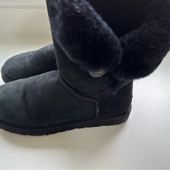 UGG black Bailey Button pull on boot.  size 10.  Boxed - Picture 11 of 14